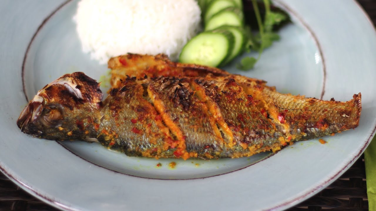 Vietnamese lemongrass chili fish (Cá ướp sả ớt)