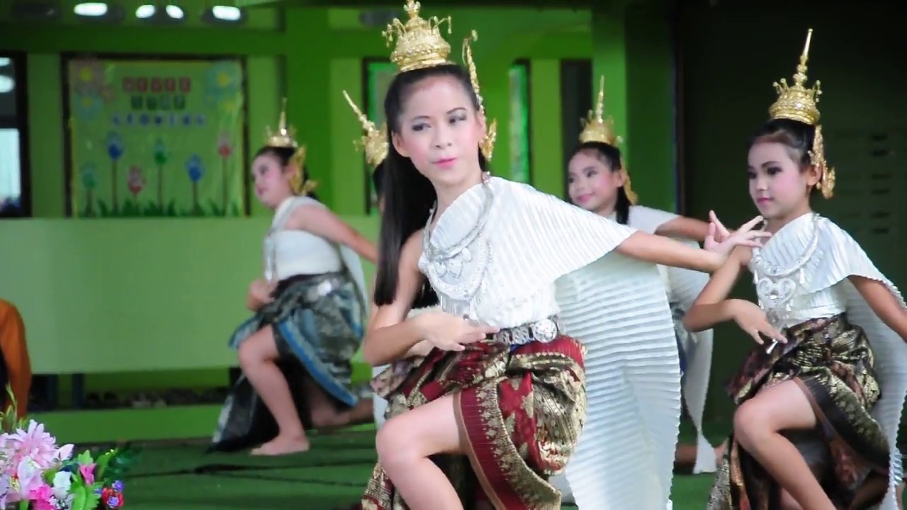 รำเปิดงานวันภาษาไทย ชุดการเเสดง รากไทย