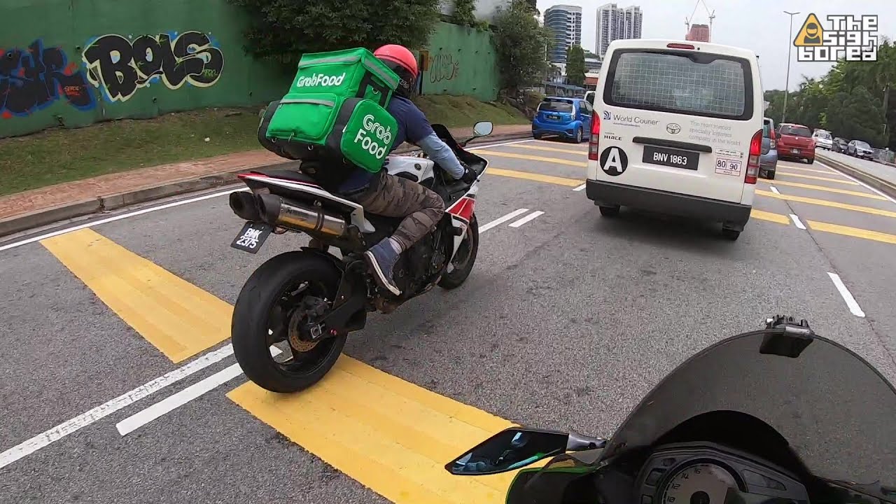 Urban ride: Yamaha R1 | Demi sesuap nasi (Working for a dollar)
