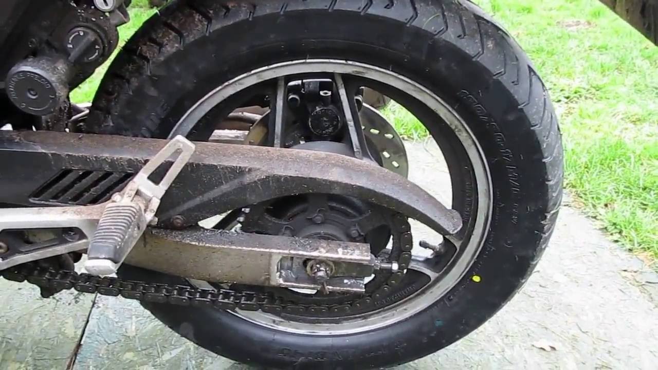 Unusual way of setting the bead on a newly mounted motorcycle tyre