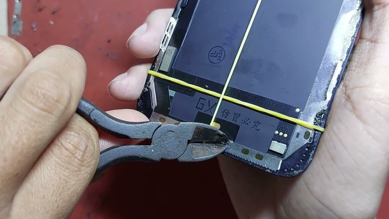 Thay Pin Cho I Phone XS MAX Bị Hở Ron Màn Hình