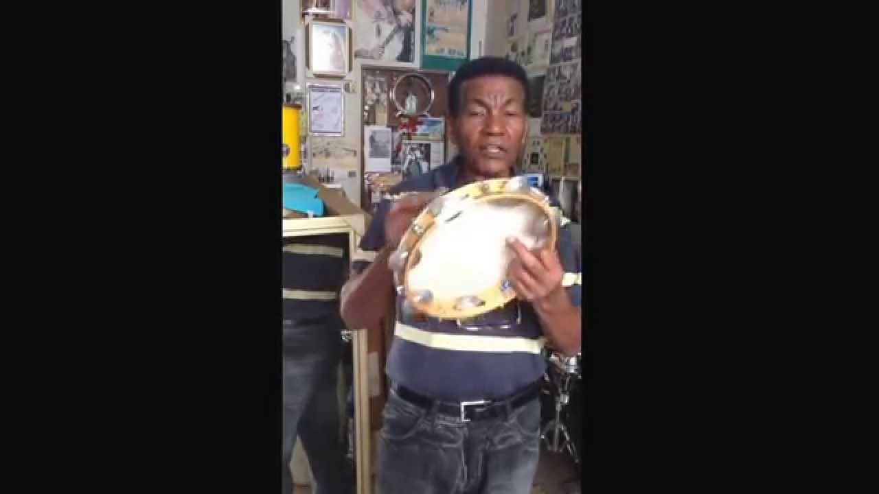 Aula de pandeiro - professor Tatá