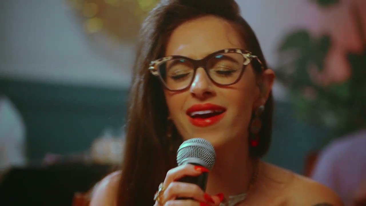 Shefita - Live session [cover versions to Song 2, You oughta know, and Feeling good]