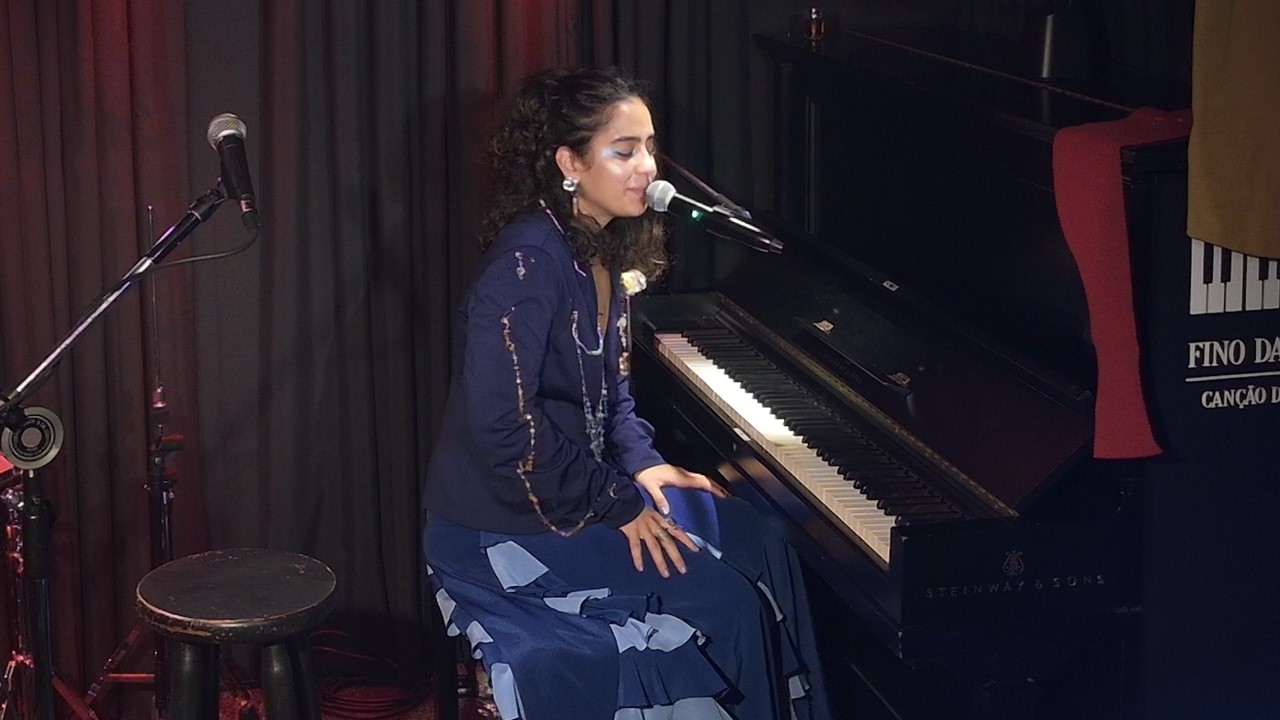 Velha Roupa Colorida (Belchior) - Yasmin Ferrari  no Fino da Bossa (21/02/2026)