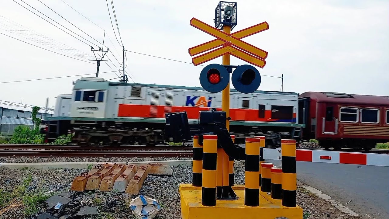 Kompilasi Kereta Api Coklat || Railway Crossings || Kompilasi Perlintasan Kereta Api Indonesia