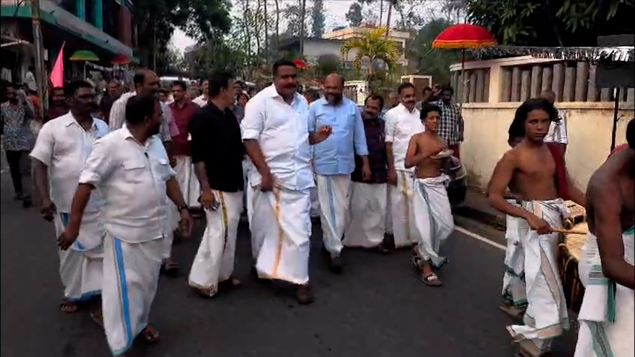 നവീകരിച്ച വാരപ്പെട്ടി അഞ്ചല്‍പ്പെട്ടി റോഡ് നാടിന് സമര്‍പ്പിച്ചു;