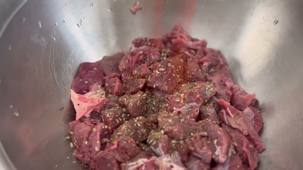 Mangalda Muhteşem ￼Ağızda 😋👌Dağılan Keçi Et Tarifi İçin Malzemeler