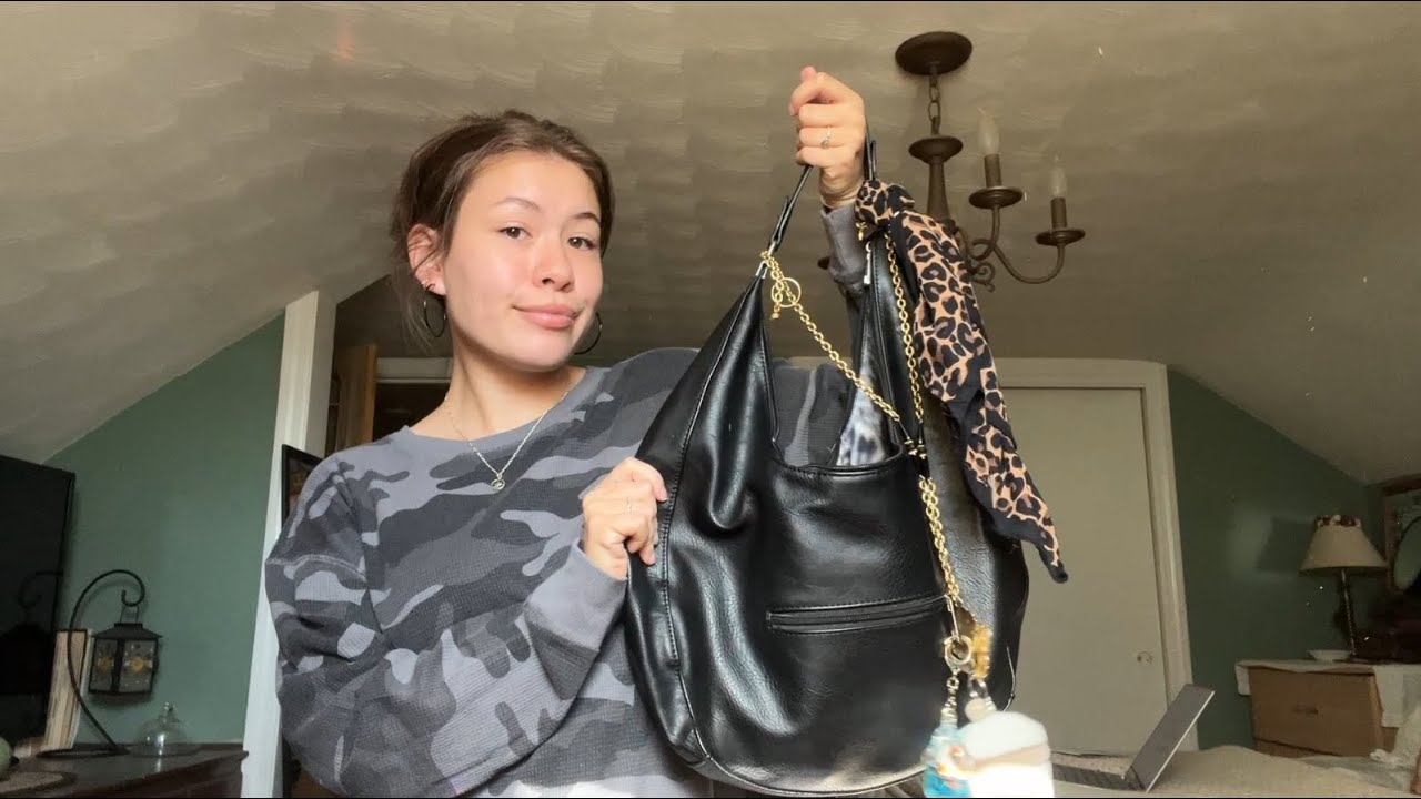 august vlog | what’s in my bag, claire’s haul, more guitar! 