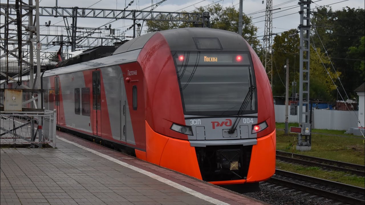 Вид из окна поезда по маршруту: Санкт-Петербург - Москва.