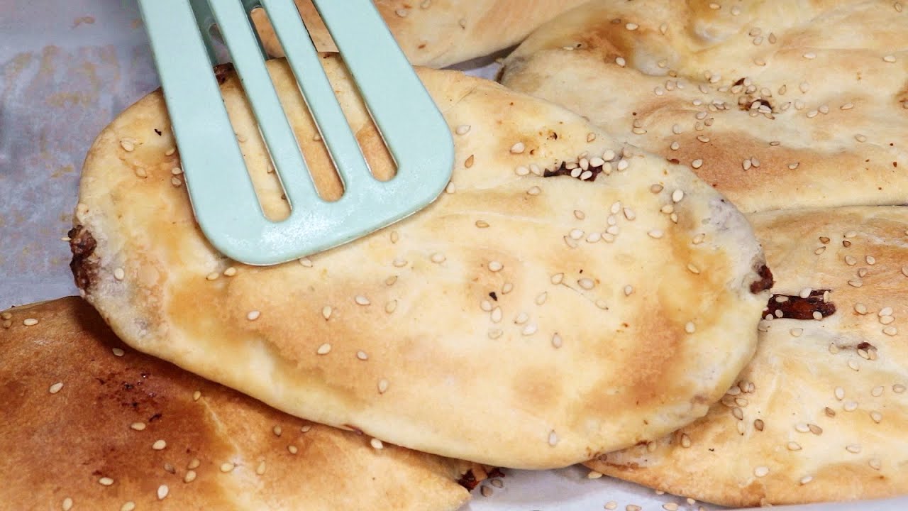 小吃摊卖10块钱的锅盔，教你自己在家做，成本不到1块，皮薄酥脆