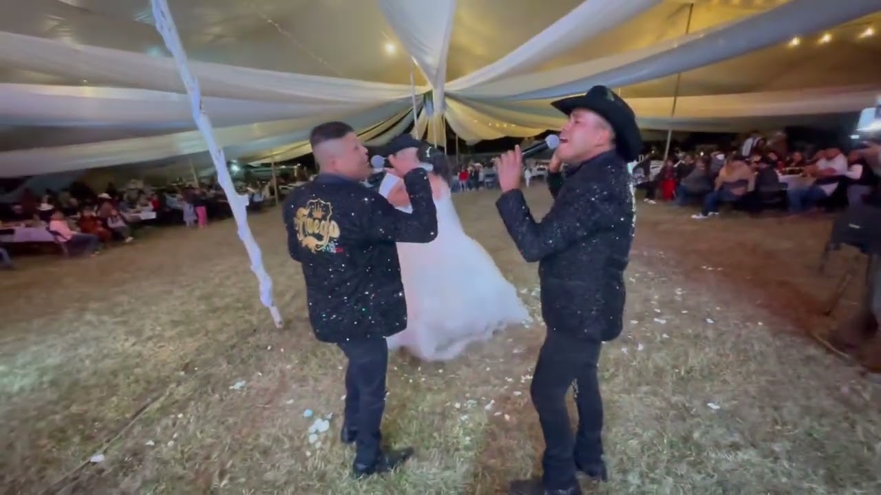 El fuego de México cantándole a los recién casados 