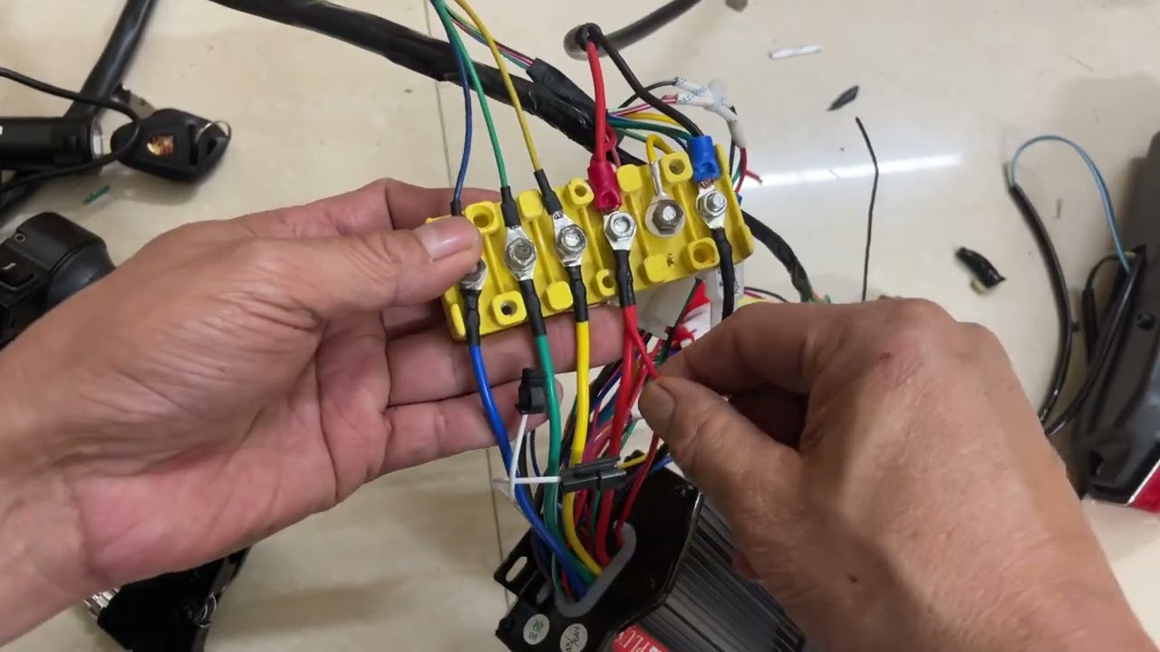 BỆNH XE ĐIỆN MỞ KHOÁ KO CHẠY,TẮT KHOÁ THÌ CHẠY;ĐT ZALO 0977522631