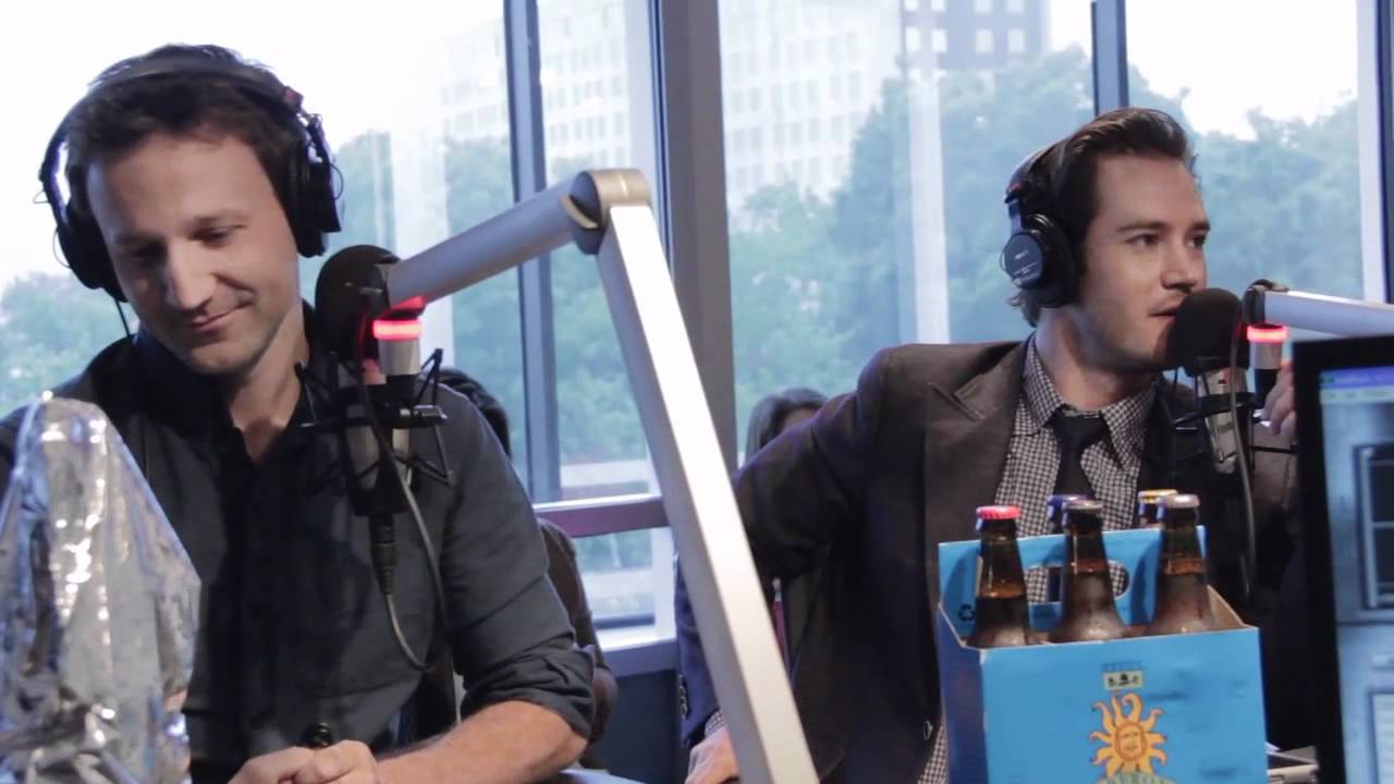 Mark-Paul Gosselaar & Breckin Meyer in Studio