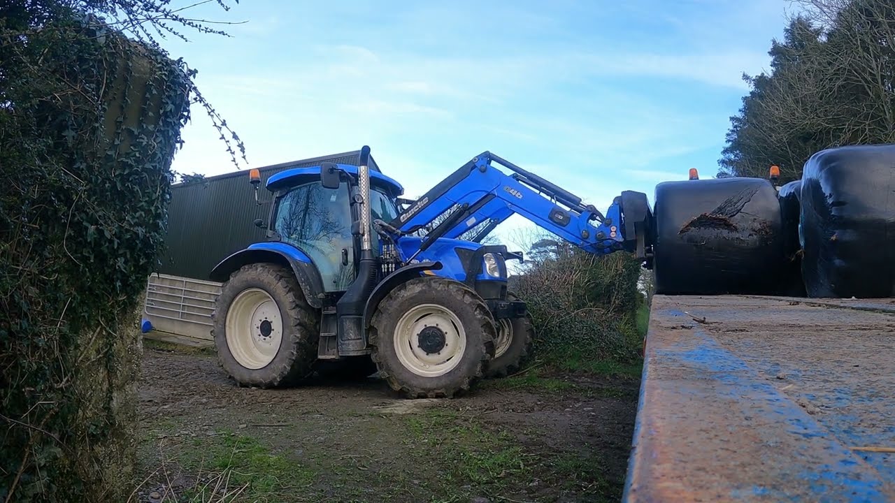 Shifting a few bales . T6 160 and New Holland 7840