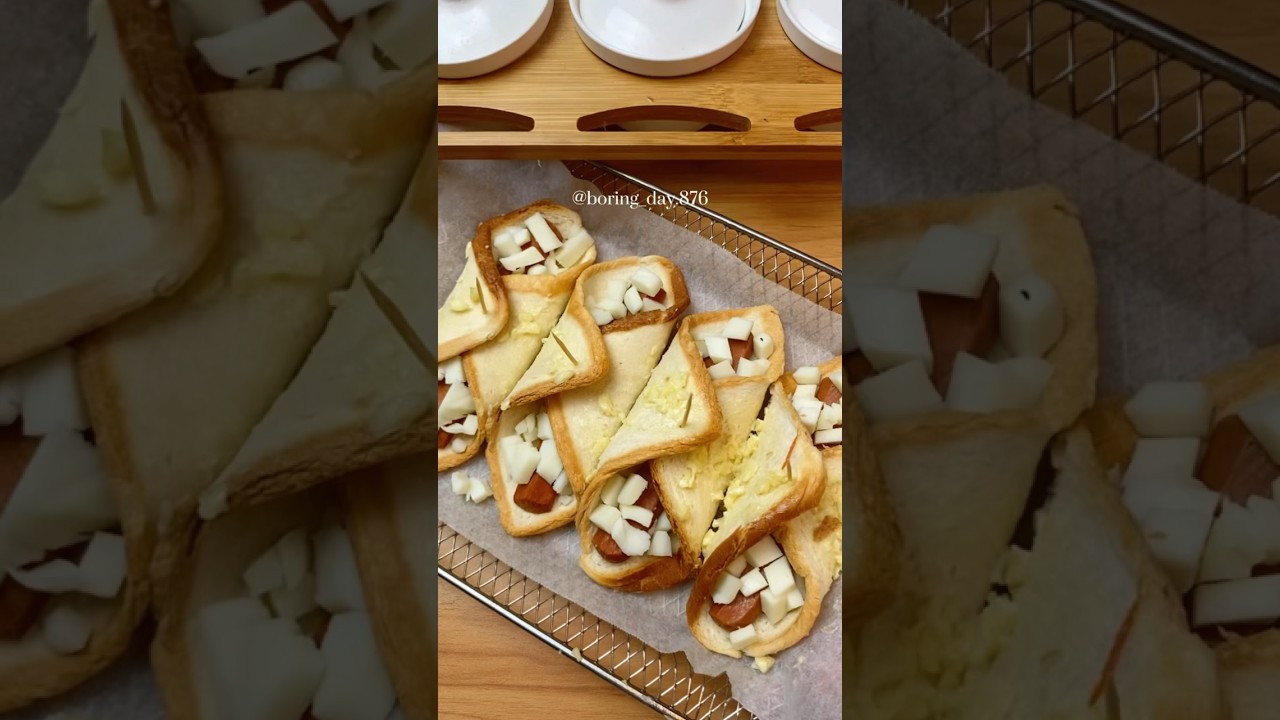 Cheesy Bread Boat #trendingshorts #shortvideo #shorts #food #recipe #fypシ #fyp #reels #viral