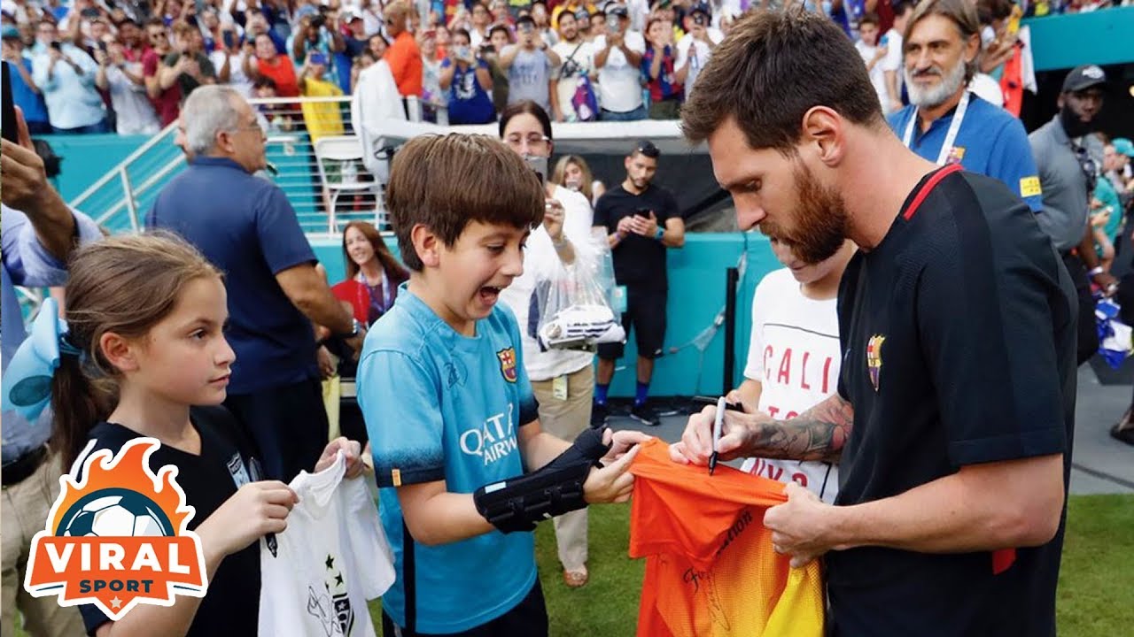 Leo Messi with his fan moment