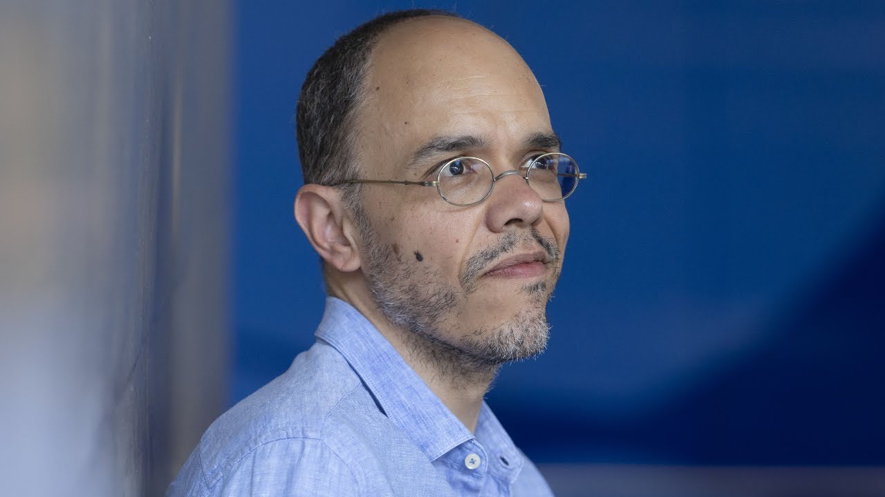 Entrevista com Caetano Galindo | Revista E | Sesc SP