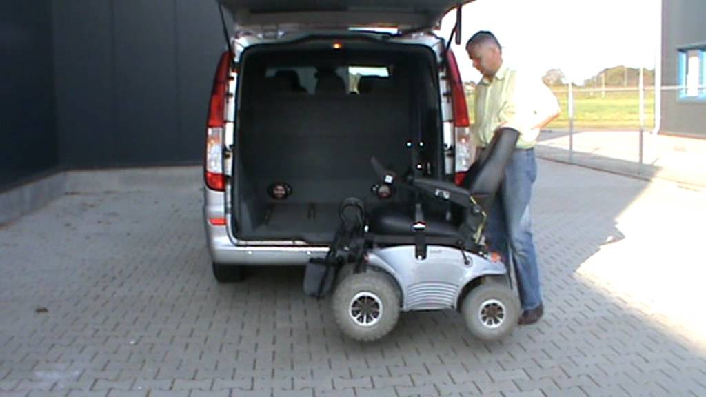 Rolstoelbus: Scootmobiel opbergen (Lift: W-Trunk WL)