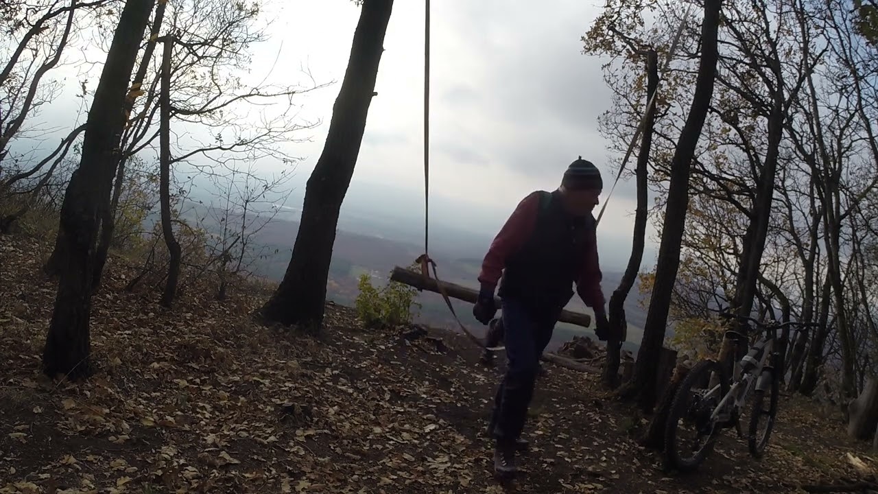 Kockaház, Hinta, Hinta-pálya eleje.