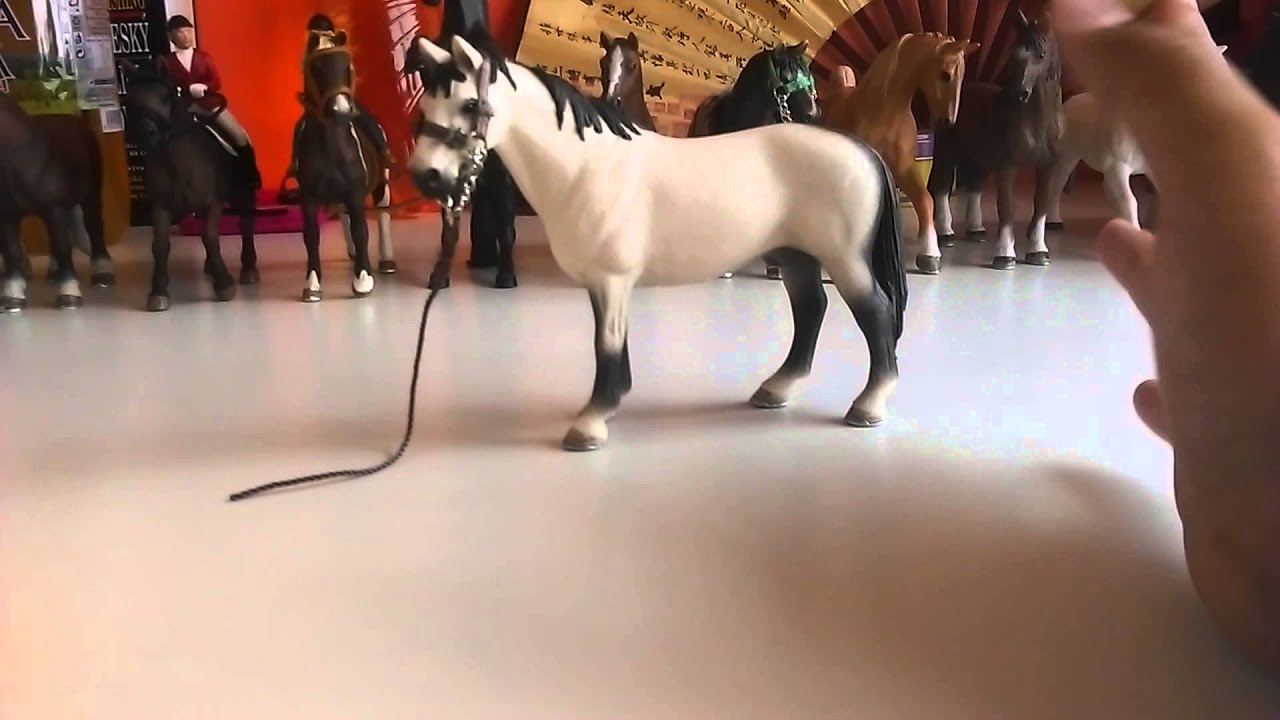 MÁ SBÍRKA KONÍ SCHLEICH A TAKÉ FARMA U KLISNY