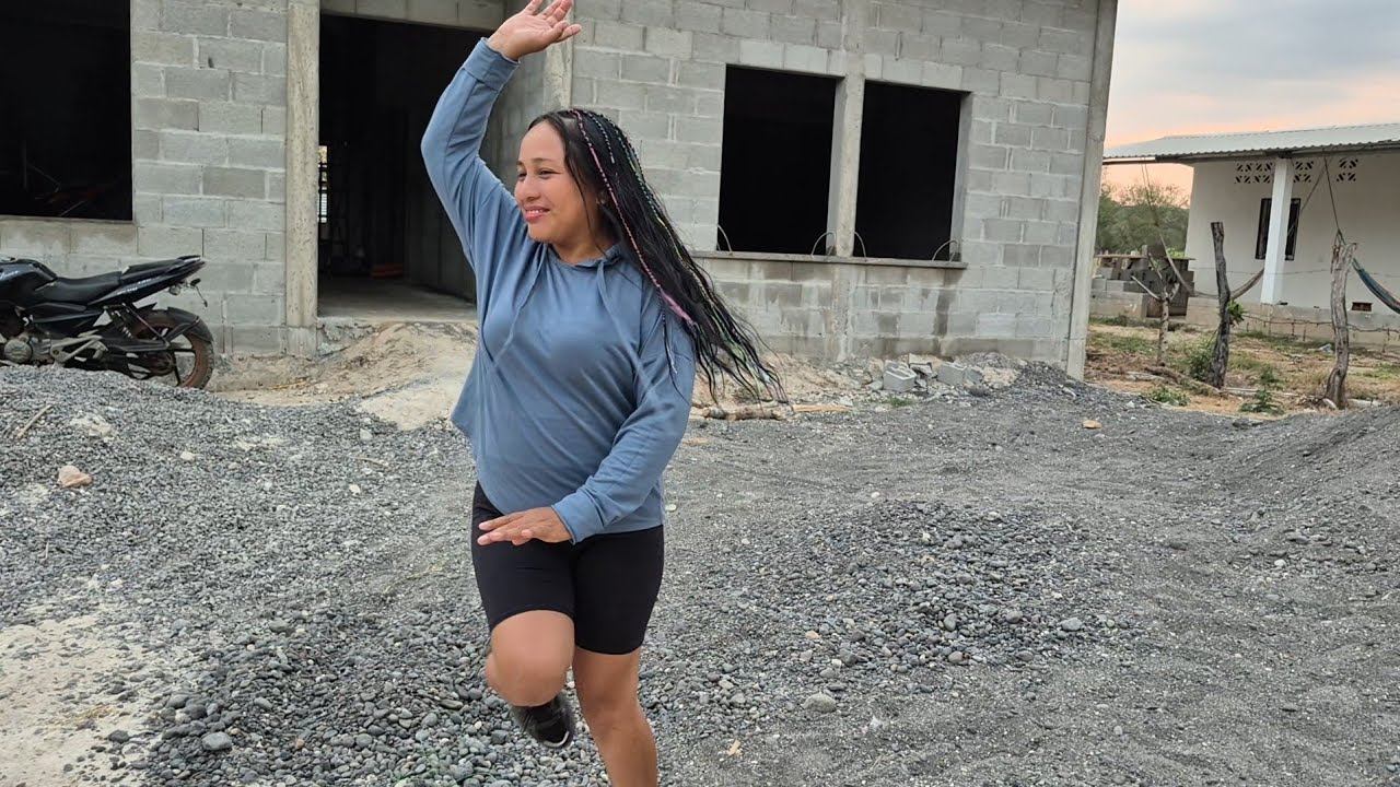 Elida entró bailando a ver su casa repellada y aclara algo muy importante 🏠😍