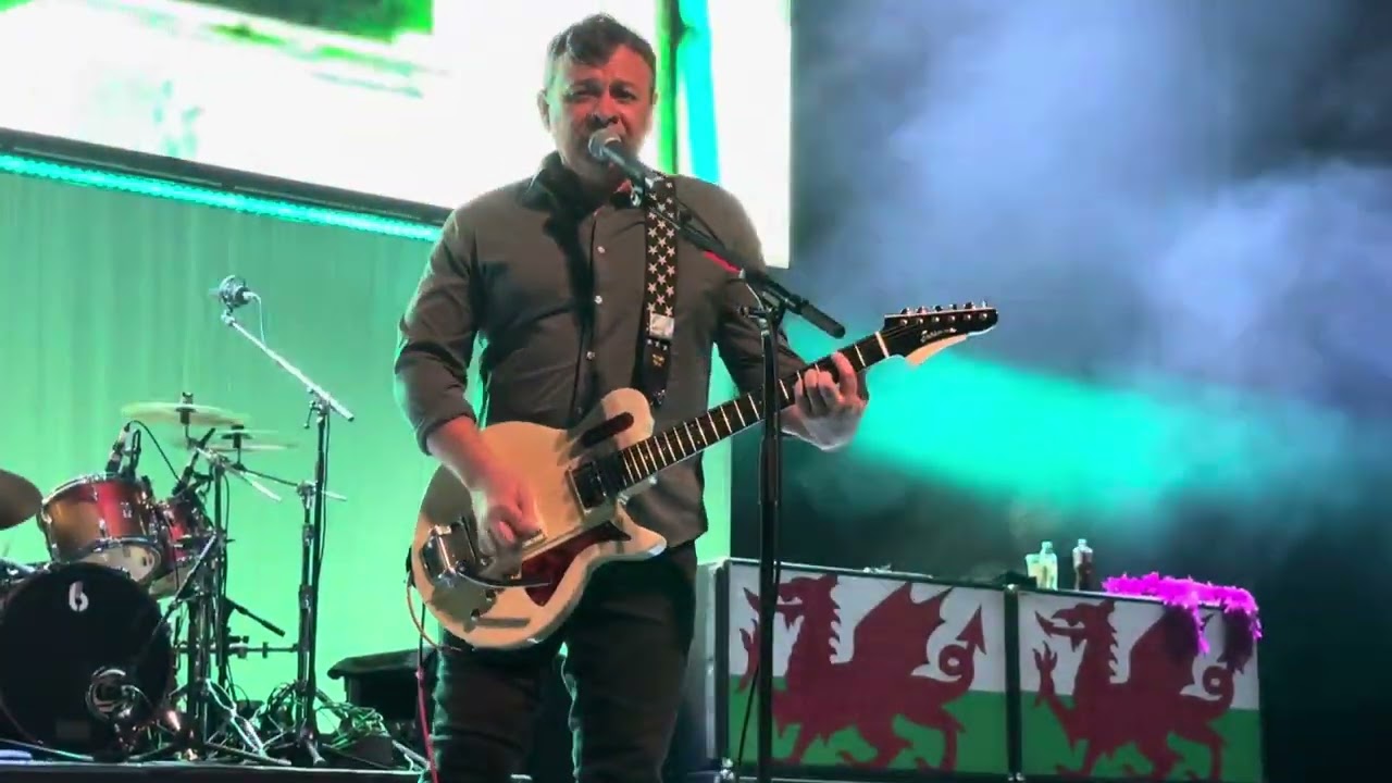 Enola Alone - Manic Street Preachers - Swansea - Saturday 10th May 2025
