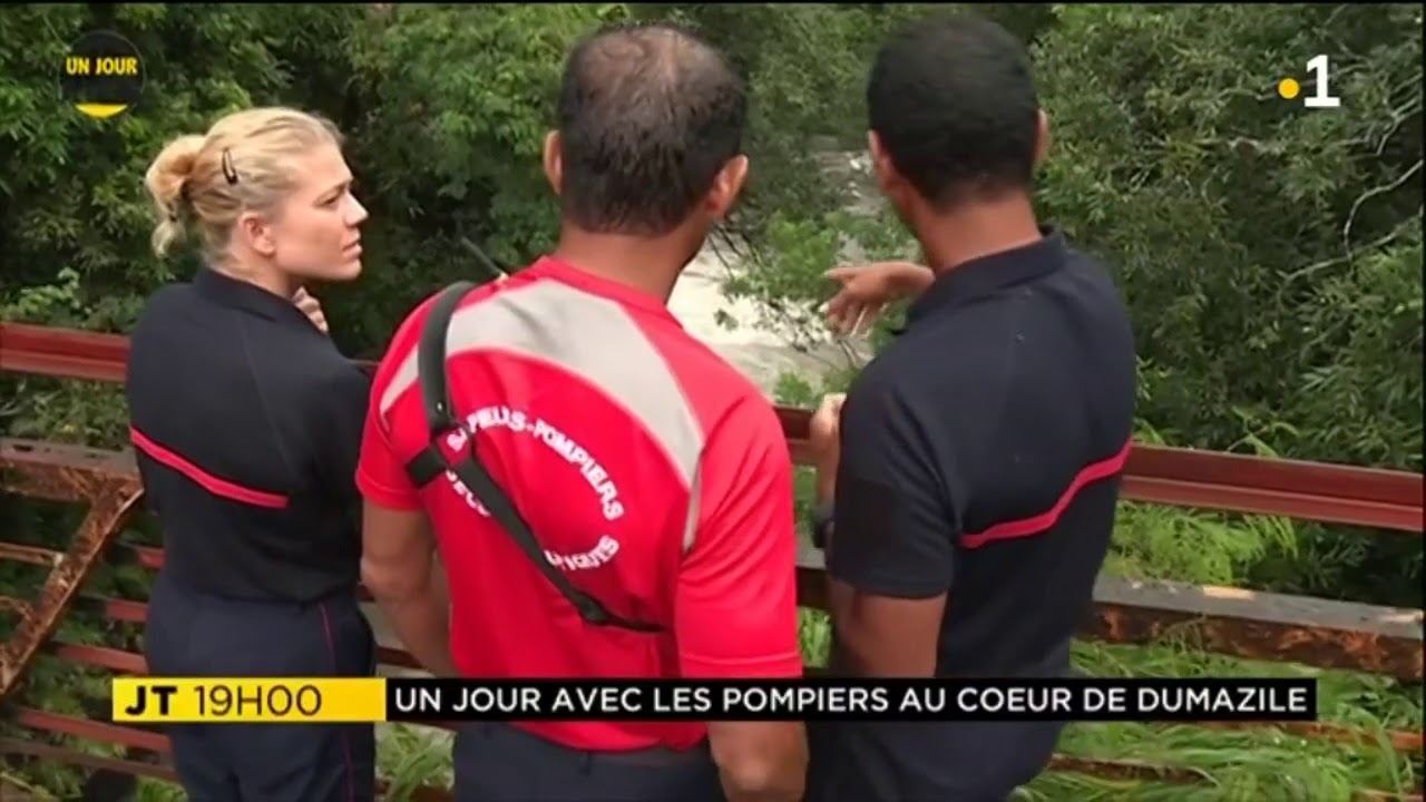 Les pompiers de Saint-Benoît et la brigade nautique de La Réunion.