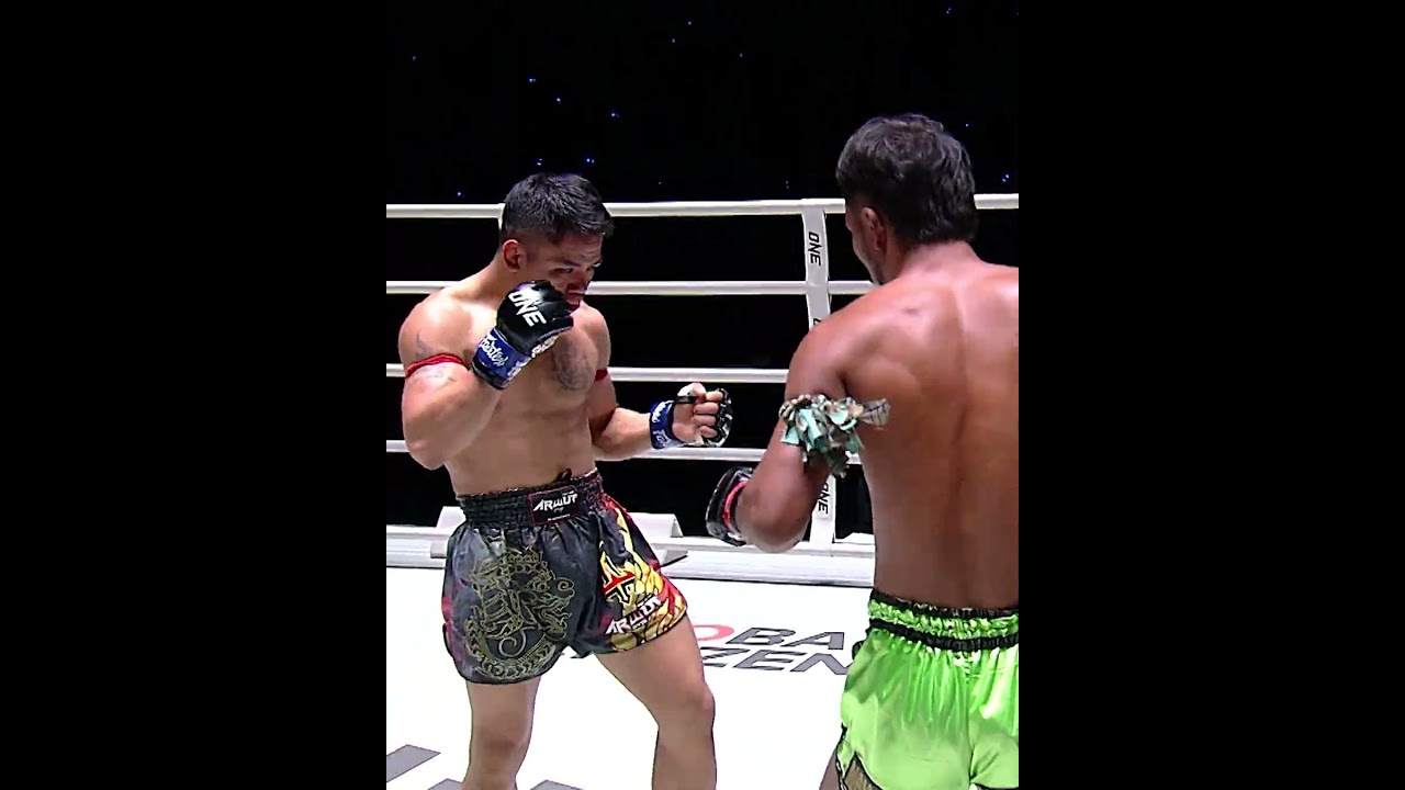 Knockdowns GALORE 🤯 The first fight between Chalawan and Kaoklai was BONKERS!