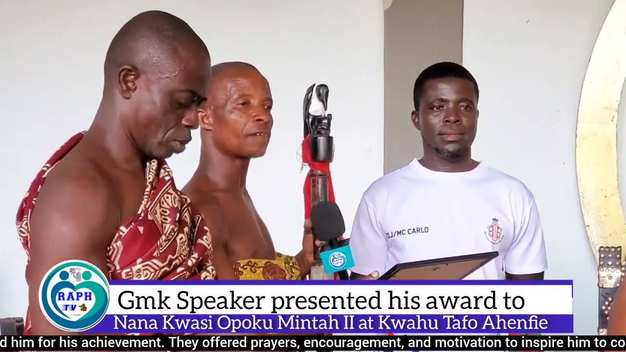 Gmk Speaker presented his award to Nana Opoku Minta ll (Kwahuman TwafoHene /Kwahu Tafo Hene)