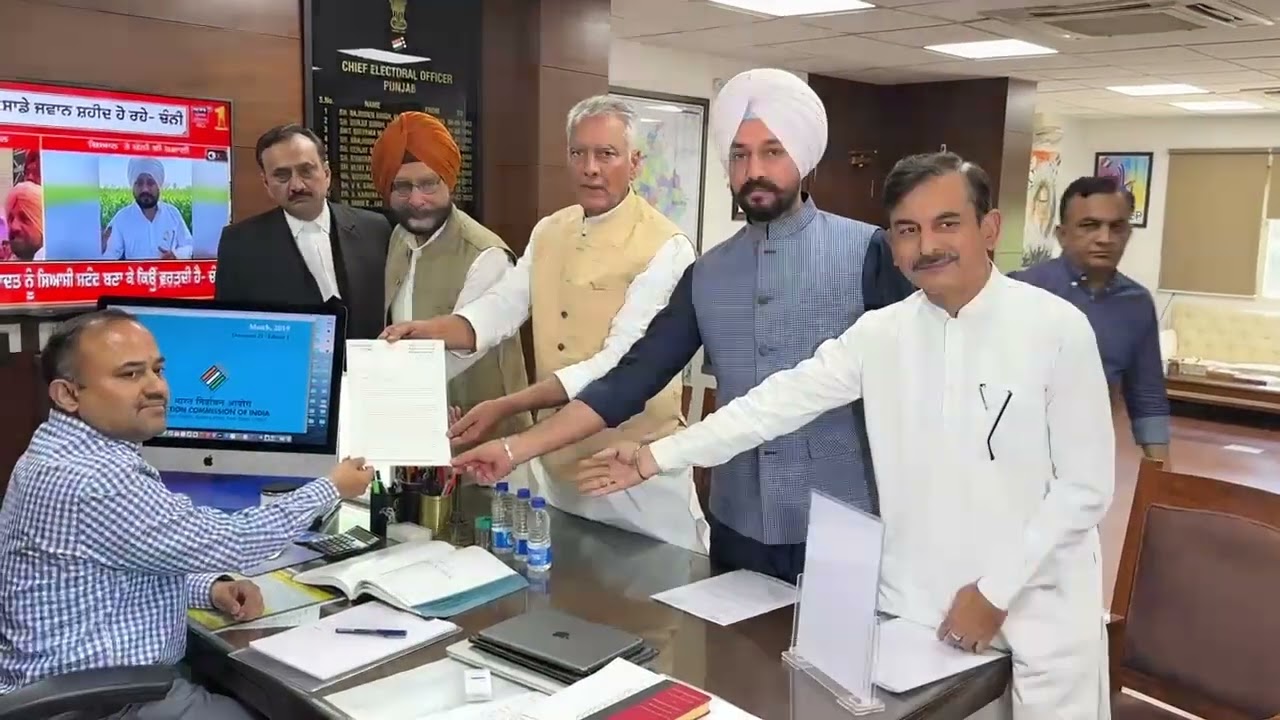 Sunil Jakhar & BJP leaders submitting Memorandum to CEO Punjab