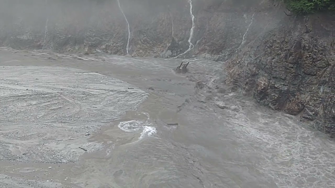 @ダム湖の廃砂作業でダム湖の底が見える‼️