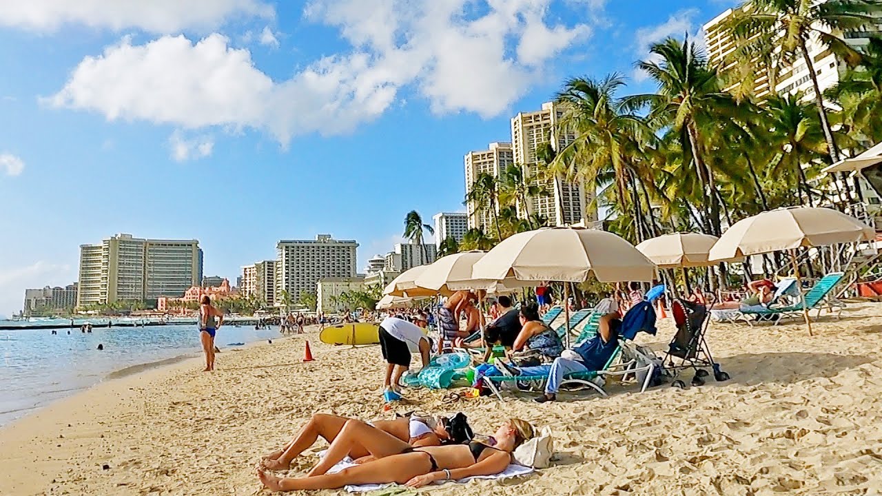 HAWAII PEOPLE | Walking in WAIKIKI BEACH - 2024 #hawaii #travelvlog #beachlife