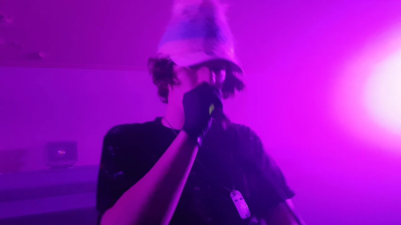 close up bladee&ecco2k - sugar [live]