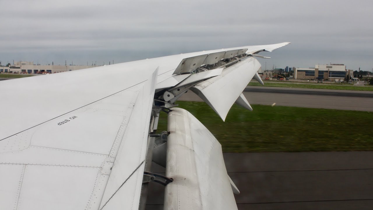 Air Canada Boeing 787-8 Dreamliner Cloudy Landing at Toronto Pearson | YUL-YYZ