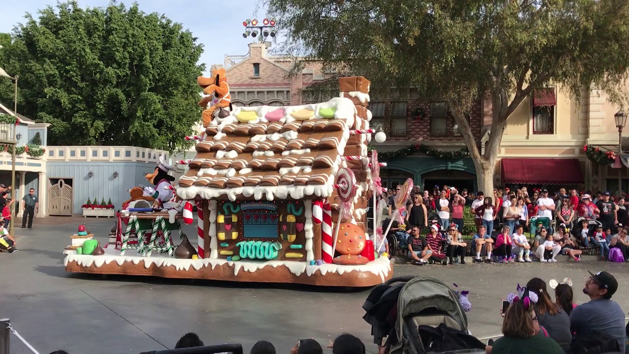 Disneyland Christmas Fantasy Parade 2017 Nice View in Town Square