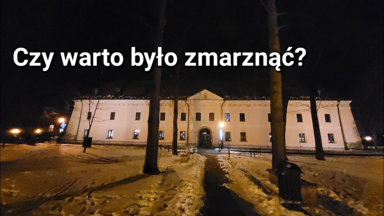 Zimową nocą po Niepołomicach. Błonia, zamek, rynek. #nightwalk #niepołomice #castle #park #winter 