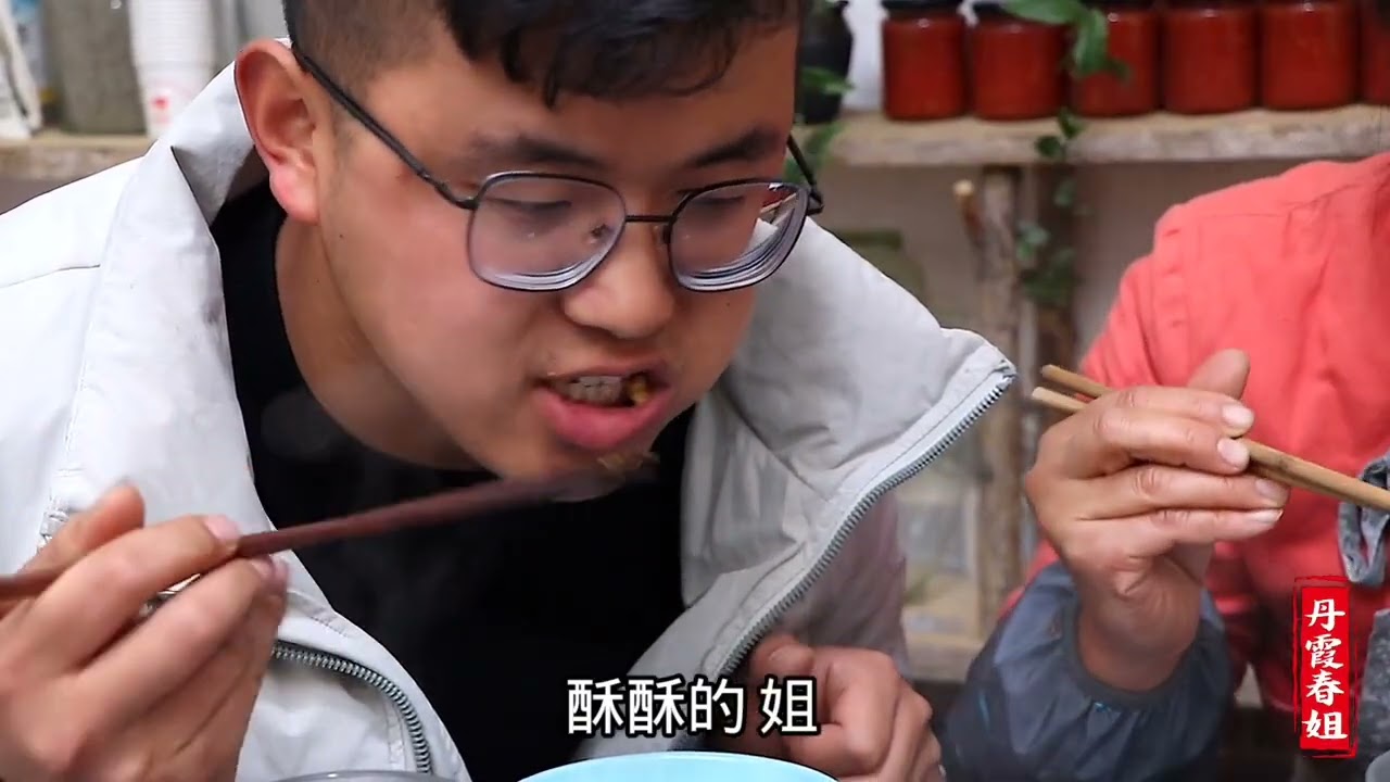 春姐告诉你小酥肉精髓在挂浆还是油温？酥脆不回软，姐弟三人吃美了 #我是家乡代言人  #天儿冷吃啥 #美食分享官