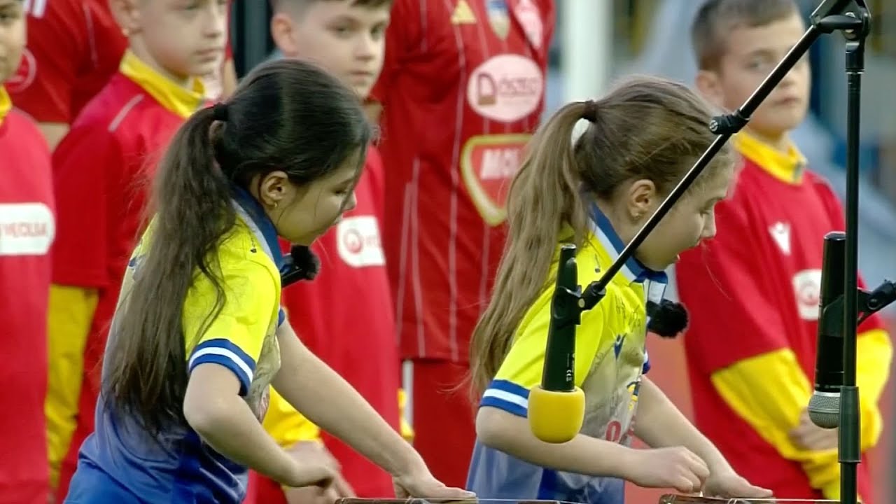 Moment UNIC la Ploiești: două fetițe au cântat imnul Petrolului împreună cu tot stadionul