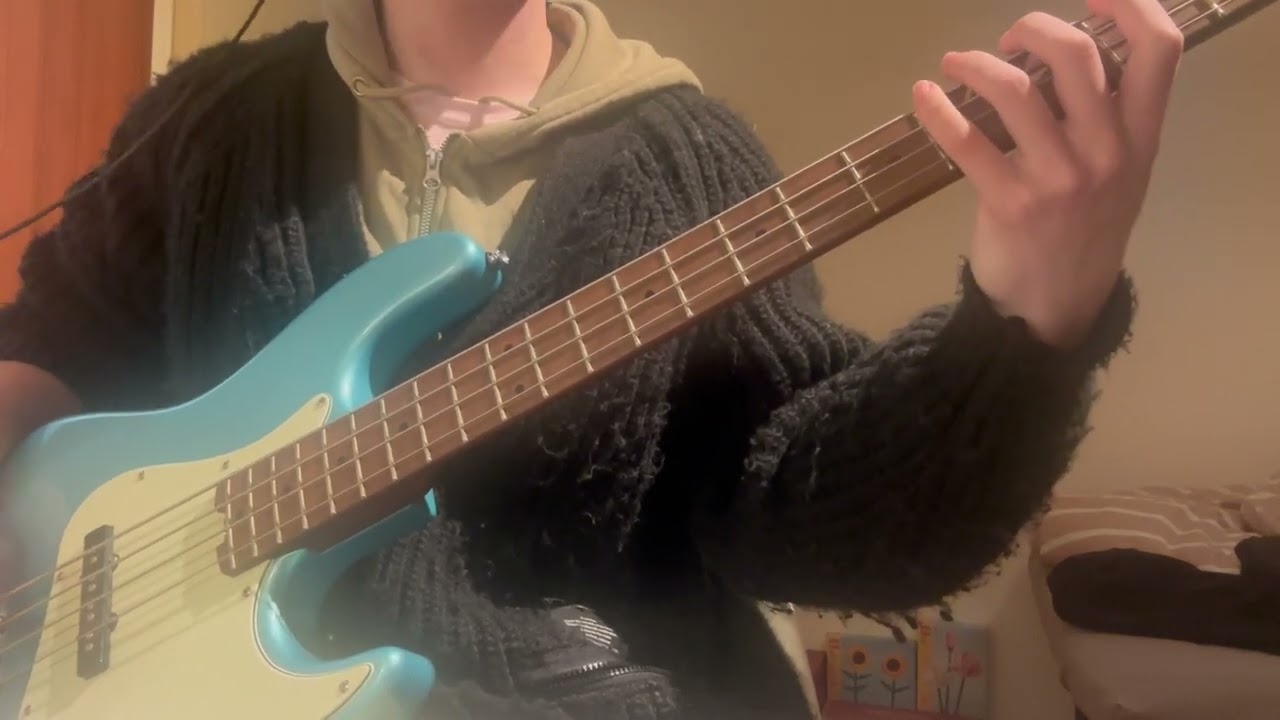 『217日目』Green Dayの「American Idiot」をベースで弾いてみた