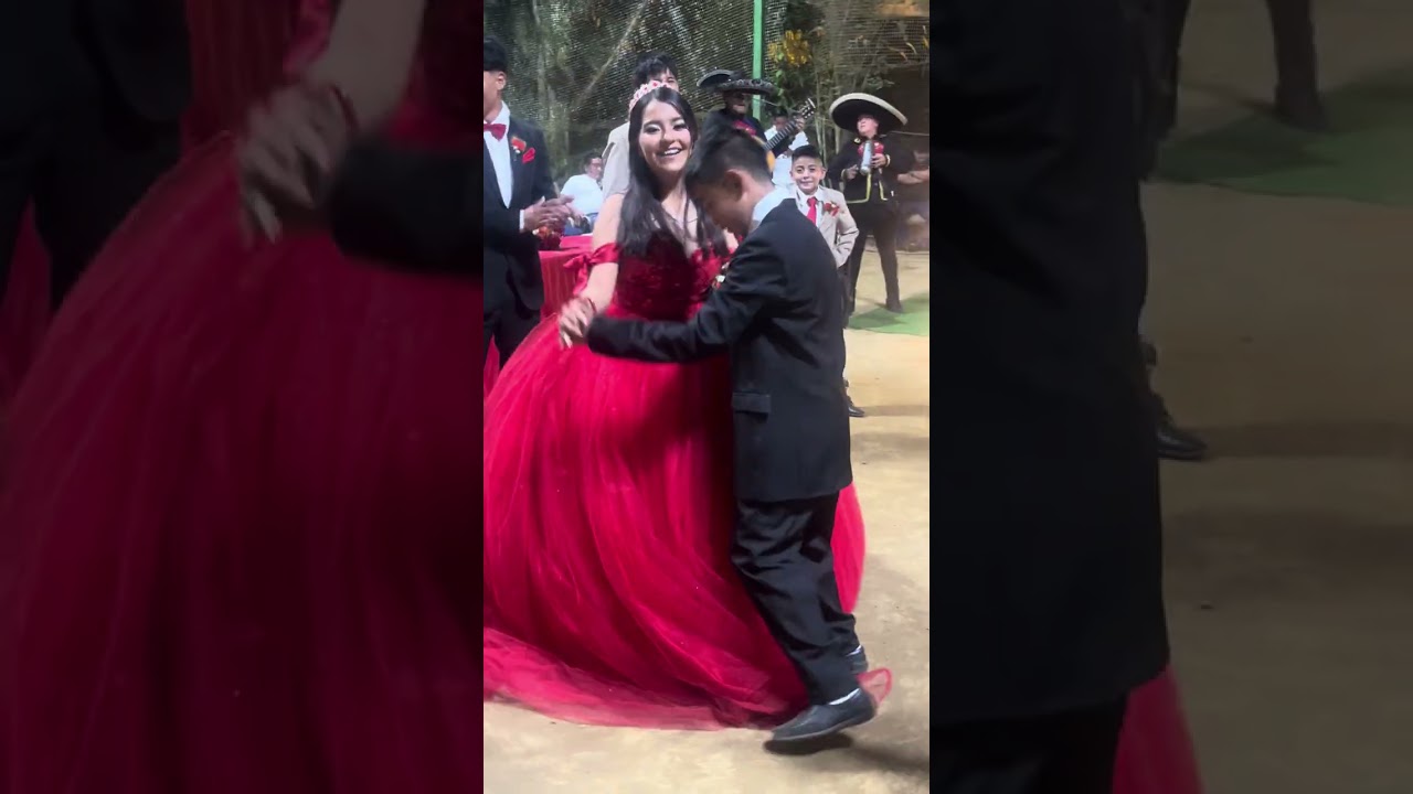 Quinceañera bailando con su padre.