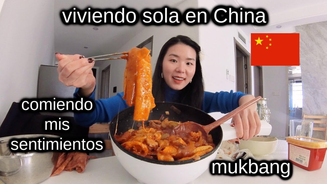 Living Alone In China 🇨🇳 In a 60m2 apartment while Mukbang-ing Korean Food 🇰🇷 Tteokbokki