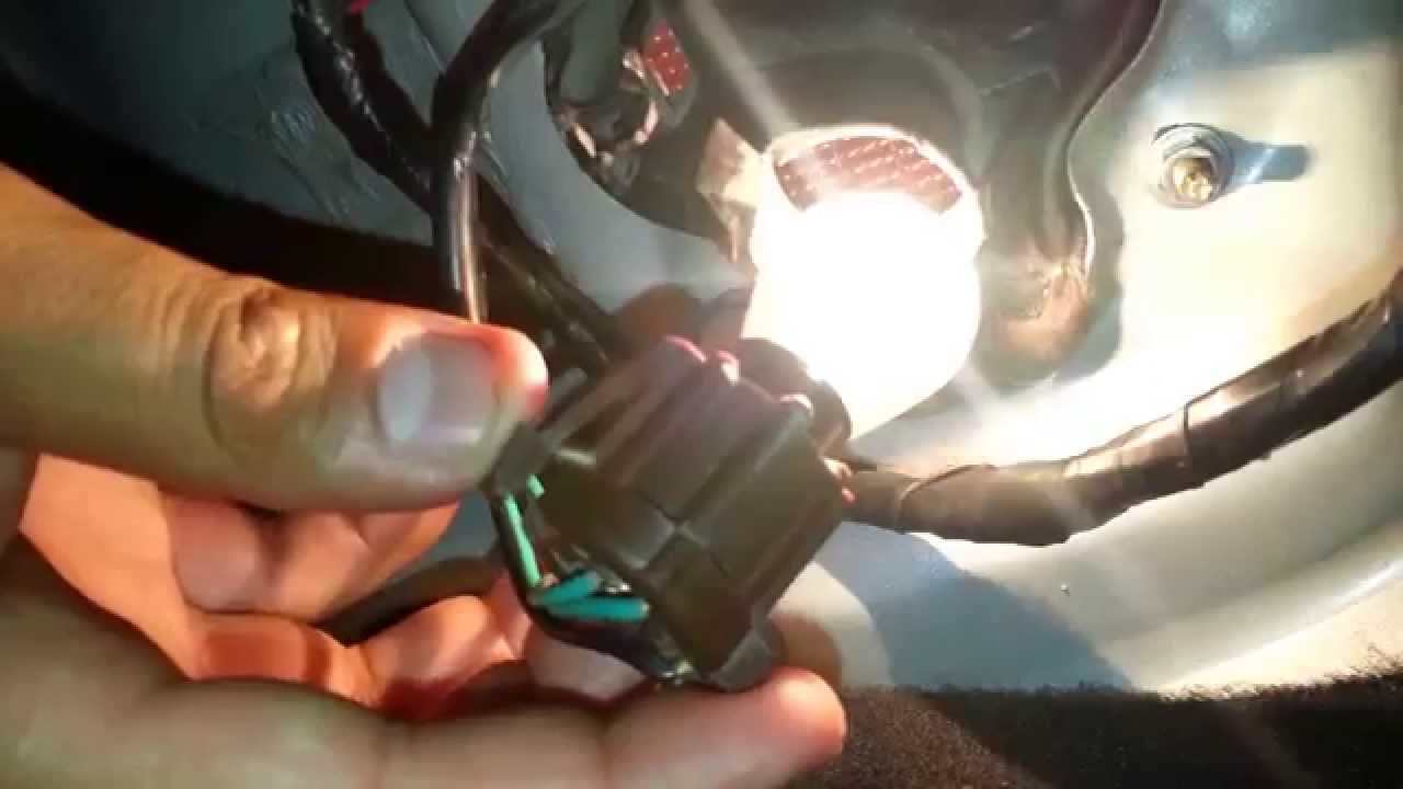 Cambiar focos stop y cuartos carro tsuru, sino encienden luces stop o solo una o cuartos