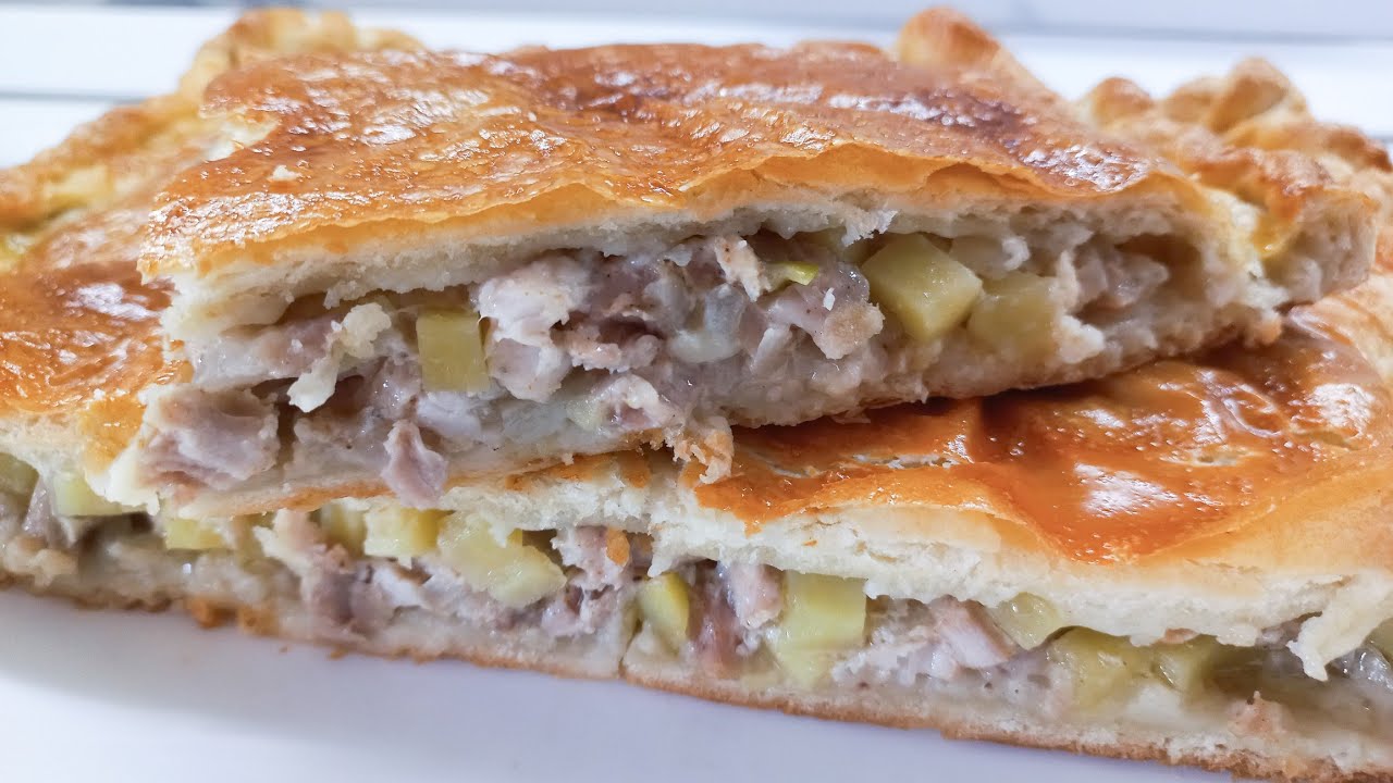 Пирог из слоёного теста с курицей и картофелем