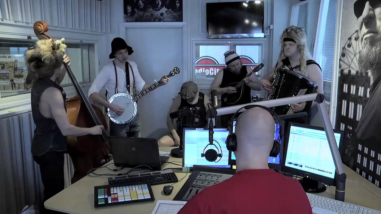 Steve 'N' Seagulls - Iron Man (LIVE)