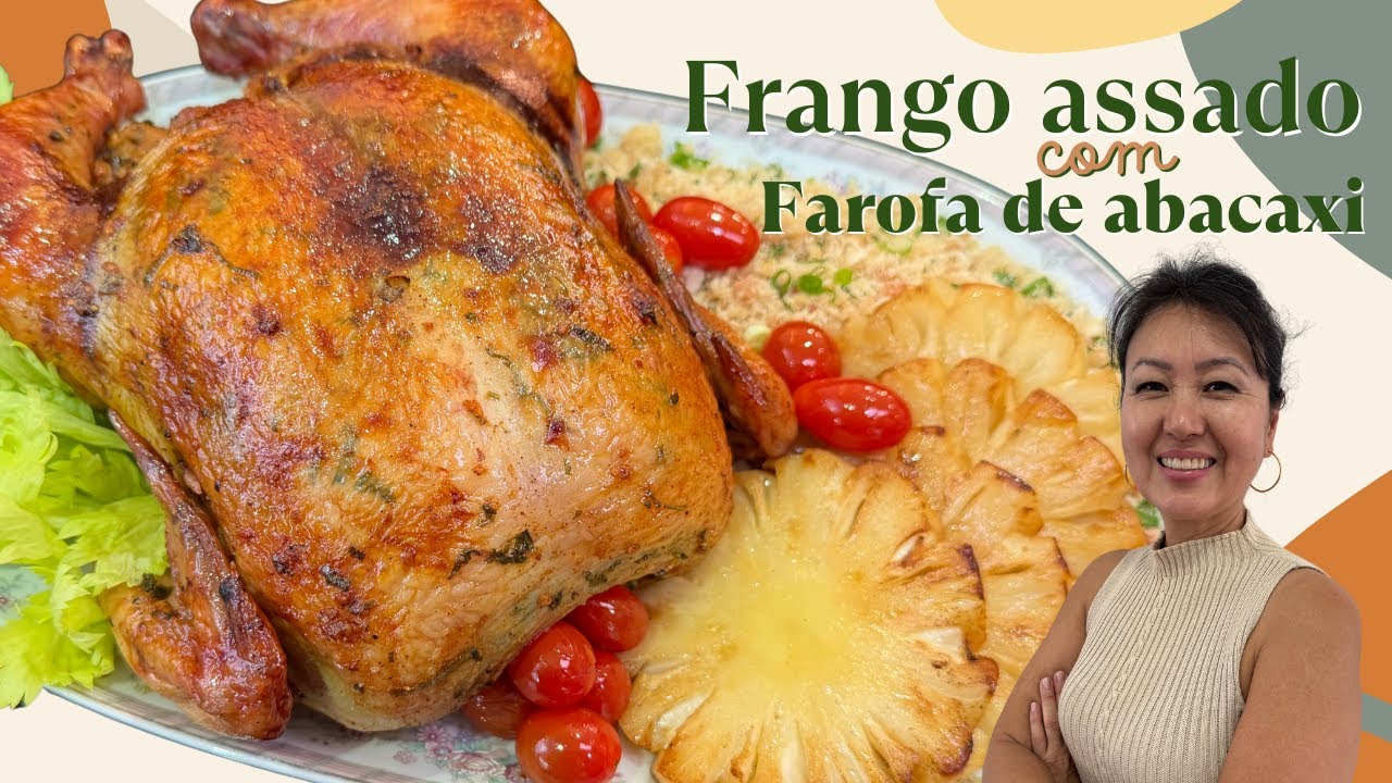 Frango assado dourado e suculento, acompanhado de uma deliciosa farofa de abacaxi com bacon