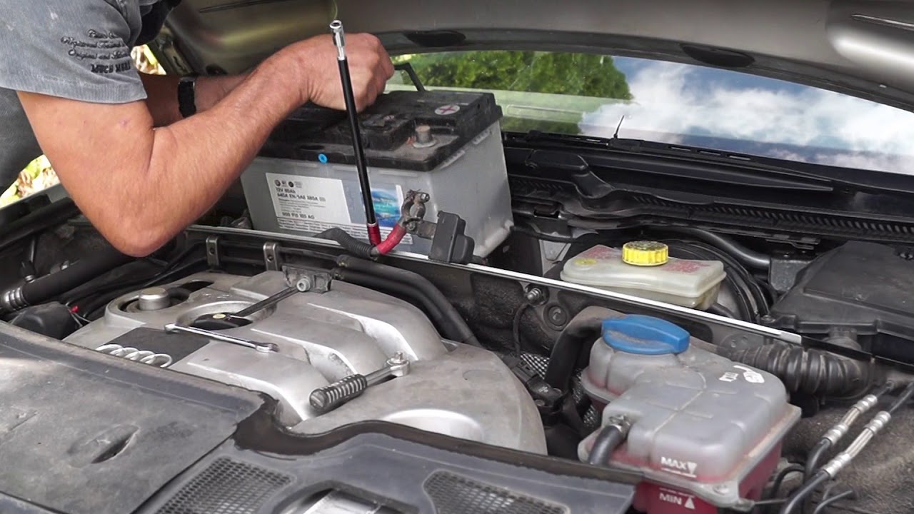 Audi A4 B6 Starterbatterie wechseln