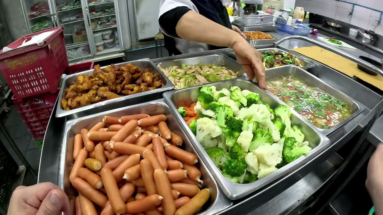 Making breakfast buffet ធ្វើអារពេលព្រឺកប៊ូហ្វេ