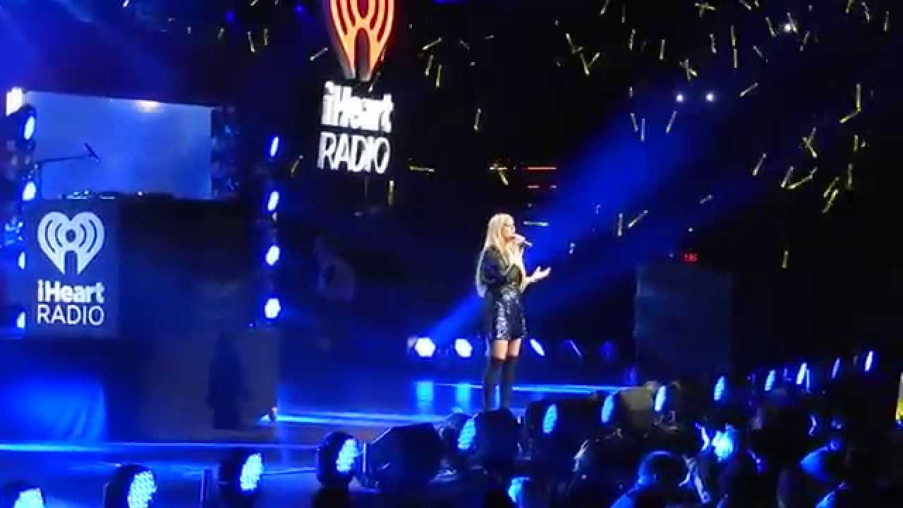 Meghan Trainor- Close Your Eyes (Jingle Ball 2014)