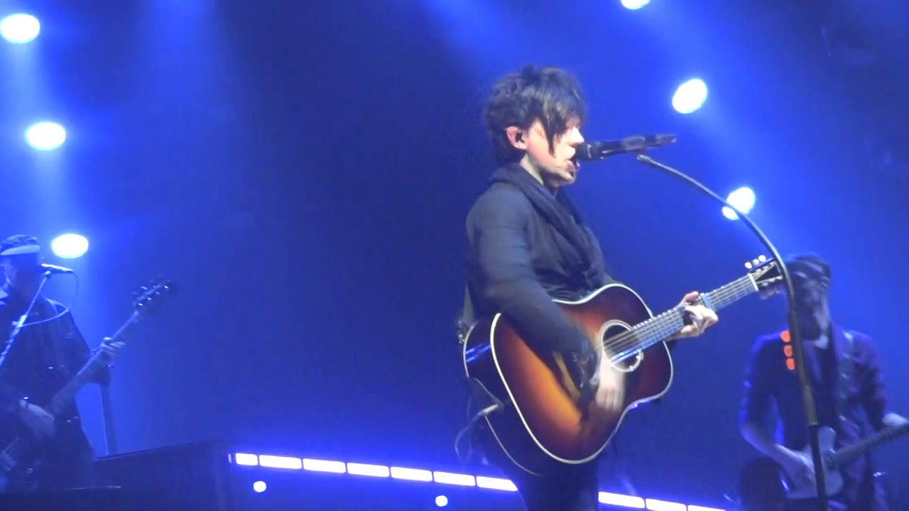 Indochine - College Boy (live Arena de Genève 12/12/13)