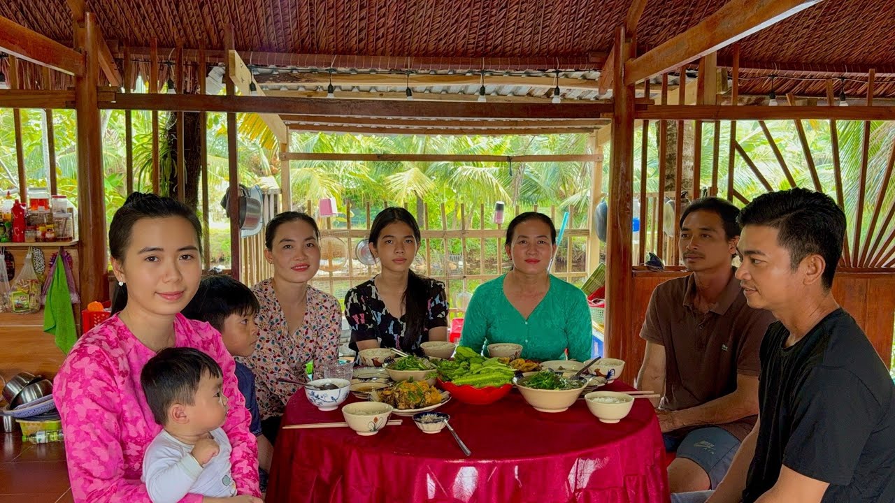 Ấm Áp Gia Đình Bên Bữa Cơm Trưa ,Đầu Cá Lóc Đồng Kho Khóm•UMQT | #1019